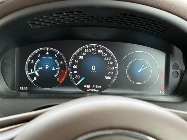 ジャガー ＸＪ プレミアムラグジュアリー 愛知県 2017(平29)年 4.7万km アルティメットブラック 純正ナビ(フルセグ/BT/USB/DVD/CD/AM/FM)/サンルーフ/アラウンドビューモニター/バックカメラ/電動リアゲート/ドライブレコーダー/ETC/レザーシート/パワーシート/シートヒーター/クルーズコントロール/パドルシフト/クリアランスソナー/ABS/横滑り防止装置/盗難防止装置/オートライト/ハンドルヒーター/電動格納式ミラー/パワーウィンドウ/パワーステアリング/純正アルミホイール/保証書/取扱説明書/スマートキー