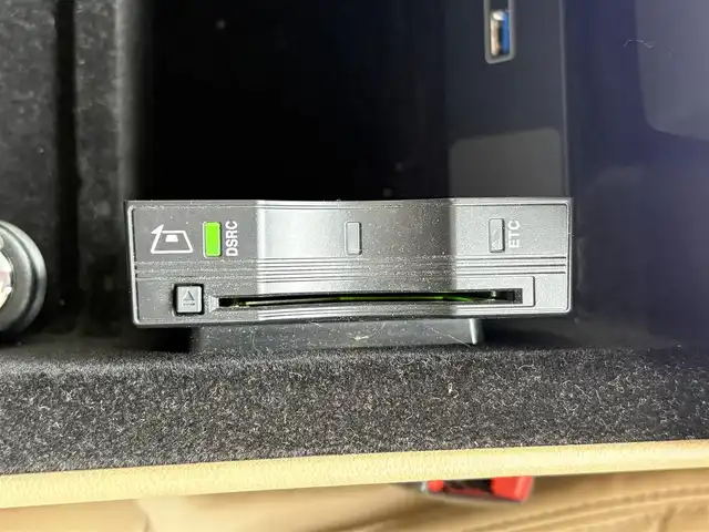 ジャガー ＸＪ プレミアムラグジュアリー 愛知県 2017(平29)年 4.7万km アルティメットブラック 純正ナビ(フルセグ/BT/USB/DVD/CD/AM/FM)/サンルーフ/アラウンドビューモニター/バックカメラ/電動リアゲート/ドライブレコーダー/ETC/レザーシート/パワーシート/シートヒーター/クルーズコントロール/パドルシフト/クリアランスソナー/ABS/横滑り防止装置/盗難防止装置/オートライト/ハンドルヒーター/電動格納式ミラー/パワーウィンドウ/パワーステアリング/純正アルミホイール/保証書/取扱説明書/スマートキー