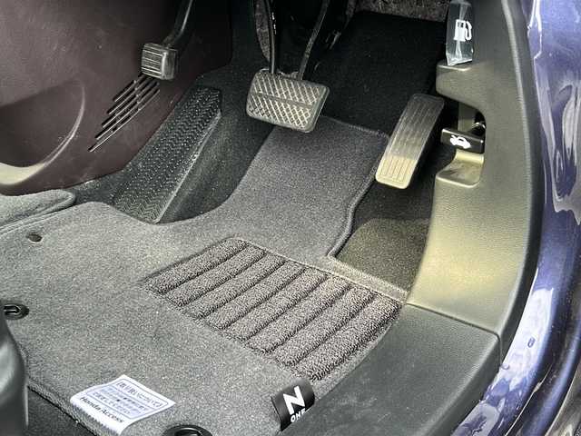 ホンダ Ｎ ＯＮＥ プレミアム 富山県 2015(平27)年 0.6万km プレミアムブルームーンパール 純正ナビ(ＡＭ、ＦＭ、ＢｌｕｅｔｏｏｔｈＡｕｄｉｏ、ＣＤ、ＤＶＤ)/(VXM-164VFi)　/スタッドレスタイヤＡＷセット　/バックカメラ　/スペアキー　/純正ビルトインＥＴＣ　/純正アルミ　/オートライト　/オートエアコン　/ワンセグＴＶ　/取扱説明書/保証書/記録簿/ナビ取扱説明書