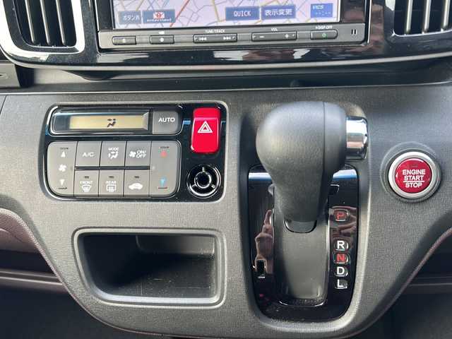 ホンダ Ｎ ＯＮＥ プレミアム 富山県 2015(平27)年 0.6万km プレミアムブルームーンパール 純正ナビ(ＡＭ、ＦＭ、ＢｌｕｅｔｏｏｔｈＡｕｄｉｏ、ＣＤ、ＤＶＤ)/(VXM-164VFi)　/スタッドレスタイヤＡＷセット　/バックカメラ　/スペアキー　/純正ビルトインＥＴＣ　/純正アルミ　/オートライト　/オートエアコン　/ワンセグＴＶ　/取扱説明書/保証書/記録簿/ナビ取扱説明書