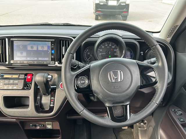 ホンダ Ｎ ＯＮＥ プレミアム 富山県 2015(平27)年 0.6万km プレミアムブルームーンパール 純正ナビ(ＡＭ、ＦＭ、ＢｌｕｅｔｏｏｔｈＡｕｄｉｏ、ＣＤ、ＤＶＤ)/(VXM-164VFi)　/スタッドレスタイヤＡＷセット　/バックカメラ　/スペアキー　/純正ビルトインＥＴＣ　/純正アルミ　/オートライト　/オートエアコン　/ワンセグＴＶ　/取扱説明書/保証書/記録簿/ナビ取扱説明書