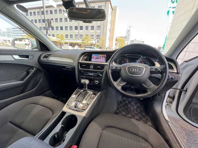 アウディ Ａ４ アバント 2．0 TFSI 岡山県 2012(平24)年 7.5万km グレイシアホワイトメタリック 登録時走行距離74609キロ/純正メモリナビ/AM/FM/BT/TV/SD/DVD/アイドリングストップ/横滑り防止装置/パワーシート（運転席、助手席）/オートライト/スマートキー/プッシュスタート/ETC