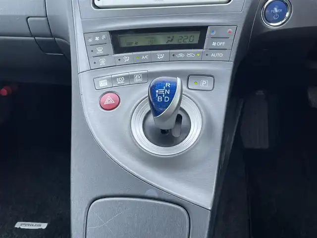 トヨタ プリウス S 山梨県 2012(平24)年 15万km シルバーM 純正ナビ（NSCP-W62）/CD/FM/AM/TV/Bluetooth/バックカメラ/ETC/フォグランプ/コーナーセンサー/スペアキー/純正ホイールキャップ付き夏タイヤ積載（195/65/R15）/社外15インチアルミホイール/ドアバイザー/ウィンカーミラー/スマートキー/プッシュスタート/ステアリングスイッチ/取扱説明書