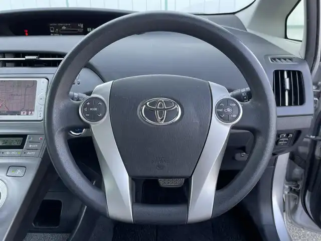トヨタ プリウス S 山梨県 2012(平24)年 15万km シルバーM 純正ナビ（NSCP-W62）/CD/FM/AM/TV/Bluetooth/バックカメラ/ETC/フォグランプ/コーナーセンサー/スペアキー/純正ホイールキャップ付き夏タイヤ積載（195/65/R15）/社外15インチアルミホイール/ドアバイザー/ウィンカーミラー/スマートキー/プッシュスタート/ステアリングスイッチ/取扱説明書