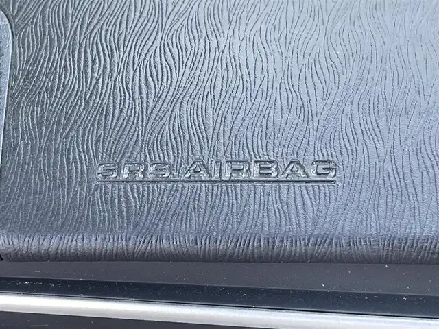 トヨタ プリウス S 山梨県 2012(平24)年 15万km シルバーM 純正ナビ（NSCP-W62）/CD/FM/AM/TV/Bluetooth/バックカメラ/ETC/フォグランプ/コーナーセンサー/スペアキー/純正ホイールキャップ付き夏タイヤ積載（195/65/R15）/社外15インチアルミホイール/ドアバイザー/ウィンカーミラー/スマートキー/プッシュスタート/ステアリングスイッチ/取扱説明書