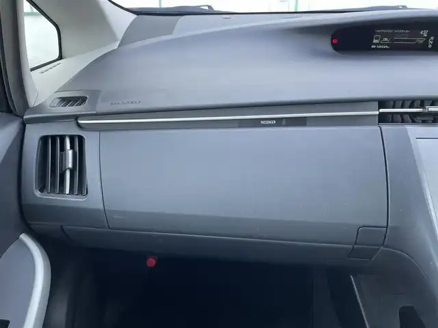 トヨタ プリウス S 山梨県 2012(平24)年 15万km シルバーM 純正ナビ（NSCP-W62）/CD/FM/AM/TV/Bluetooth/バックカメラ/ETC/フォグランプ/コーナーセンサー/スペアキー/純正ホイールキャップ付き夏タイヤ積載（195/65/R15）/社外15インチアルミホイール/ドアバイザー/ウィンカーミラー/スマートキー/プッシュスタート/ステアリングスイッチ/取扱説明書