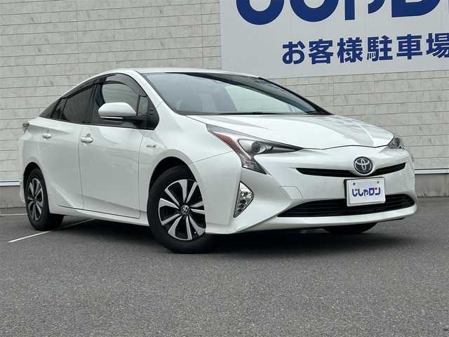 トヨタ プリウス S 長崎県 2016(平28)年 13.2万km ホワイトパールクリスタルシャイン (株)IDOMが運営する【じしゃロン長崎店】の自社ローン専用車両になりますこちらは現金またはオートローンご利用時の価格です。自社ローンご希望の方は別途その旨お申付け下さい/ナビ　/バックカメラ　/レーンキープアシスト　/衝突被害軽減ブレーキ　/クルーズコントロール　/オートハイビーム　/ＬＥＤライト　/シートカバー　/置くだけ充電　/デジタルインナーミラー　/電格ミラー　/ＥＴＣ