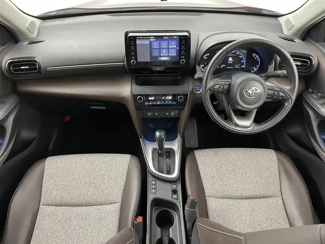 トヨタ ヤリスクロス ハイブリッド Z 福岡県 2020(令2)年 5.3万km ブラックマイカ/センシュアルレッドマイカ 純正８型ＤＡナビ（フルセグＴＶ）　/全方位カメラ　/３６０°ドラレコ　/ビルトインＥＴＣ　/ＡＣＣ　/コーナーセンサー　/衝突被害軽減ブレーキ　/レーンキープ　/ＢＳＭ　/ＲＣＴＡ　/ハーフレザー　/シートヒーター　/ＬＥＤ
