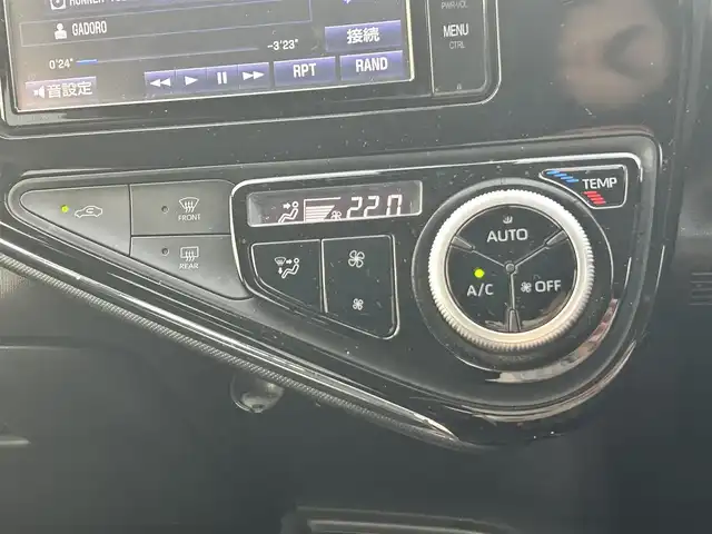 トヨタ アクア S スタイルブラック 岡山県 2017(平29)年 7.5万km ブラックマイカ 登録時走行距離74814km/純正ディーラーナビ　/(AM.FM.TV.CD.DVD.BT)/バックカメラ　/ETC　/衝突軽減ブレーキ　/ドライブレコーダー/レーンキープアシスト　/横滑り防止装置　/シートヒーター(D+N席)　/オートマチックハイビーム　/盗難防止装置　/アイドリングストップ/プッシュスタート　/LEDヘッドライト/純正フロアマット