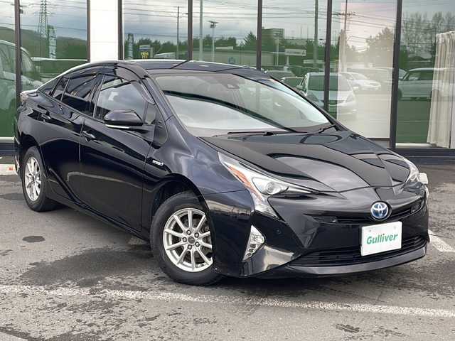 トヨタ プリウス A 道東・釧路十勝 2016(平28)年 12.9万km アティチュードブラックマイカ ・４WD/・寒冷地仕様/・純正SDメモリナビ/（CD・DVD・BT・SD・ラジオ・フルセグ）/・バックカメラ/・スマートキー/・プッシュスタート/・ブラインドスポットモニター/・インテリジェントパーキングアシスト/・プリクラッシュセーフティ/・レーンキープアシスト/・ヘッドアップディスプレイ/・オートライト/・オートマチックハイビーム/・ドアバイザー/・フロアマット/・ステアリングスイッチ/・電動格納ミラー/・横滑り防止装置/・フォグライト