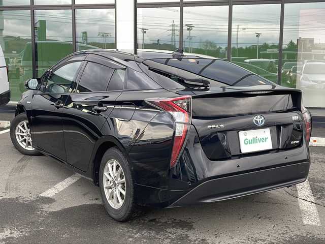 トヨタ プリウス A 道東・釧路十勝 2016(平28)年 12.9万km アティチュードブラックマイカ ・４WD/・寒冷地仕様/・純正SDメモリナビ/（CD・DVD・BT・SD・ラジオ・フルセグ）/・バックカメラ/・スマートキー/・プッシュスタート/・ブラインドスポットモニター/・インテリジェントパーキングアシスト/・プリクラッシュセーフティ/・レーンキープアシスト/・ヘッドアップディスプレイ/・オートライト/・オートマチックハイビーム/・ドアバイザー/・フロアマット/・ステアリングスイッチ/・電動格納ミラー/・横滑り防止装置/・フォグライト