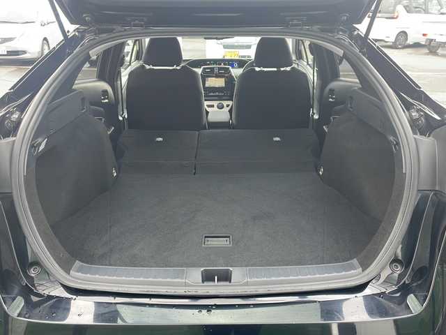 トヨタ プリウス A 道東・釧路十勝 2016(平28)年 12.9万km アティチュードブラックマイカ ・４WD/・寒冷地仕様/・純正SDメモリナビ/（CD・DVD・BT・SD・ラジオ・フルセグ）/・バックカメラ/・スマートキー/・プッシュスタート/・ブラインドスポットモニター/・インテリジェントパーキングアシスト/・プリクラッシュセーフティ/・レーンキープアシスト/・ヘッドアップディスプレイ/・オートライト/・オートマチックハイビーム/・ドアバイザー/・フロアマット/・ステアリングスイッチ/・電動格納ミラー/・横滑り防止装置/・フォグライト