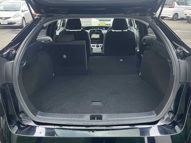 トヨタ プリウス A 道東・釧路十勝 2016(平28)年 12.9万km アティチュードブラックマイカ ・４WD/・寒冷地仕様/・純正SDメモリナビ/（CD・DVD・BT・SD・ラジオ・フルセグ）/・バックカメラ/・スマートキー/・プッシュスタート/・ブラインドスポットモニター/・インテリジェントパーキングアシスト/・プリクラッシュセーフティ/・レーンキープアシスト/・ヘッドアップディスプレイ/・オートライト/・オートマチックハイビーム/・ドアバイザー/・フロアマット/・ステアリングスイッチ/・電動格納ミラー/・横滑り防止装置/・フォグライト