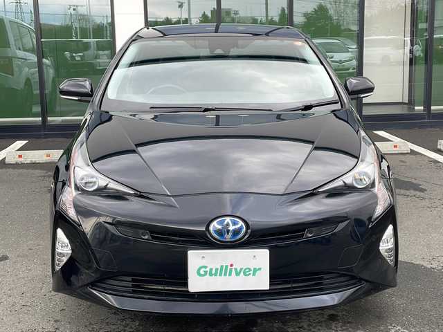 トヨタ プリウス A 道東・釧路十勝 2016(平28)年 12.9万km アティチュードブラックマイカ ・４WD/・寒冷地仕様/・純正SDメモリナビ/（CD・DVD・BT・SD・ラジオ・フルセグ）/・バックカメラ/・スマートキー/・プッシュスタート/・ブラインドスポットモニター/・インテリジェントパーキングアシスト/・プリクラッシュセーフティ/・レーンキープアシスト/・ヘッドアップディスプレイ/・オートライト/・オートマチックハイビーム/・ドアバイザー/・フロアマット/・ステアリングスイッチ/・電動格納ミラー/・横滑り防止装置/・フォグライト