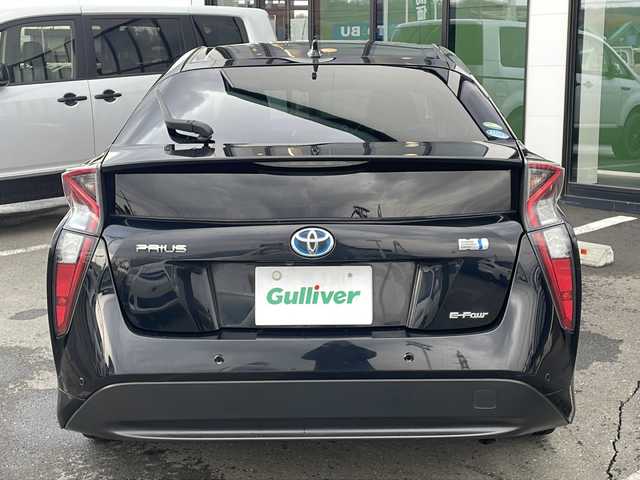 トヨタ プリウス A 道東・釧路十勝 2016(平28)年 12.9万km アティチュードブラックマイカ ・４WD/・寒冷地仕様/・純正SDメモリナビ/（CD・DVD・BT・SD・ラジオ・フルセグ）/・バックカメラ/・スマートキー/・プッシュスタート/・ブラインドスポットモニター/・インテリジェントパーキングアシスト/・プリクラッシュセーフティ/・レーンキープアシスト/・ヘッドアップディスプレイ/・オートライト/・オートマチックハイビーム/・ドアバイザー/・フロアマット/・ステアリングスイッチ/・電動格納ミラー/・横滑り防止装置/・フォグライト