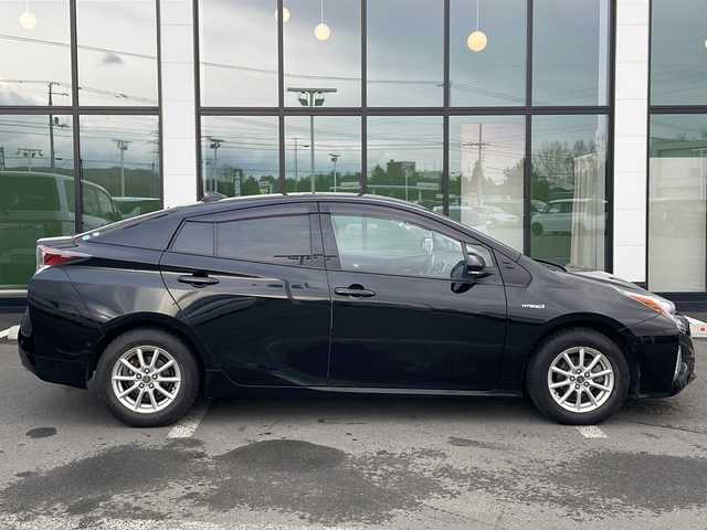 トヨタ プリウス A 道東・釧路十勝 2016(平28)年 12.9万km アティチュードブラックマイカ ・４WD/・寒冷地仕様/・純正SDメモリナビ/（CD・DVD・BT・SD・ラジオ・フルセグ）/・バックカメラ/・スマートキー/・プッシュスタート/・ブラインドスポットモニター/・インテリジェントパーキングアシスト/・プリクラッシュセーフティ/・レーンキープアシスト/・ヘッドアップディスプレイ/・オートライト/・オートマチックハイビーム/・ドアバイザー/・フロアマット/・ステアリングスイッチ/・電動格納ミラー/・横滑り防止装置/・フォグライト