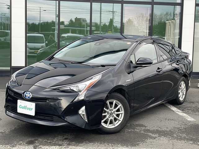 トヨタ プリウス A 道東・釧路十勝 2016(平28)年 12.9万km アティチュードブラックマイカ ・４WD/・寒冷地仕様/・純正SDメモリナビ/（CD・DVD・BT・SD・ラジオ・フルセグ）/・バックカメラ/・スマートキー/・プッシュスタート/・ブラインドスポットモニター/・インテリジェントパーキングアシスト/・プリクラッシュセーフティ/・レーンキープアシスト/・ヘッドアップディスプレイ/・オートライト/・オートマチックハイビーム/・ドアバイザー/・フロアマット/・ステアリングスイッチ/・電動格納ミラー/・横滑り防止装置/・フォグライト