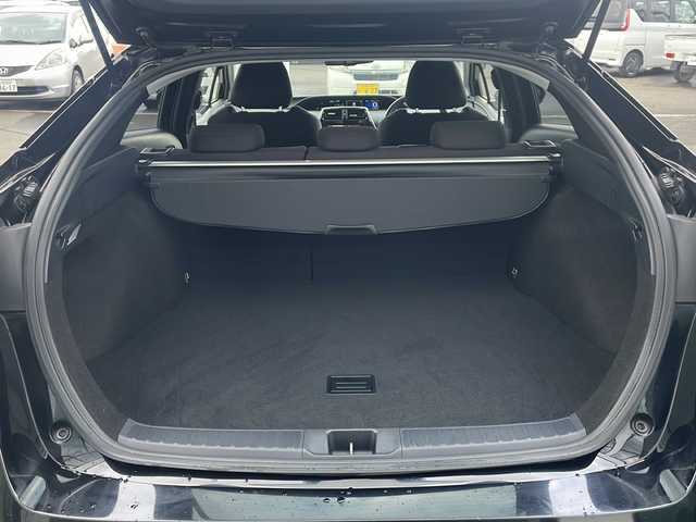 トヨタ プリウス A 道東・釧路十勝 2016(平28)年 12.9万km アティチュードブラックマイカ ・４WD/・寒冷地仕様/・純正SDメモリナビ/（CD・DVD・BT・SD・ラジオ・フルセグ）/・バックカメラ/・スマートキー/・プッシュスタート/・ブラインドスポットモニター/・インテリジェントパーキングアシスト/・プリクラッシュセーフティ/・レーンキープアシスト/・ヘッドアップディスプレイ/・オートライト/・オートマチックハイビーム/・ドアバイザー/・フロアマット/・ステアリングスイッチ/・電動格納ミラー/・横滑り防止装置/・フォグライト