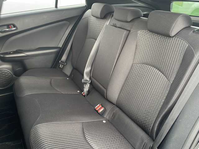 トヨタ プリウス A 道東・釧路十勝 2016(平28)年 12.9万km アティチュードブラックマイカ ・４WD/・寒冷地仕様/・純正SDメモリナビ/（CD・DVD・BT・SD・ラジオ・フルセグ）/・バックカメラ/・スマートキー/・プッシュスタート/・ブラインドスポットモニター/・インテリジェントパーキングアシスト/・プリクラッシュセーフティ/・レーンキープアシスト/・ヘッドアップディスプレイ/・オートライト/・オートマチックハイビーム/・ドアバイザー/・フロアマット/・ステアリングスイッチ/・電動格納ミラー/・横滑り防止装置/・フォグライト