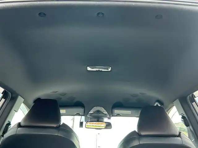 トヨタ Ｃ－ＨＲ G LEDエディション 静岡県 2017(平29)年 5.1万km シルバー エンジンスタートボタン/パワーステアリング/パワーウィンドウ/オートエアコン/スマートキー/スペアキー/クルーズコントロール/ETC/バックカメラ/純正ナビ（CD/DVD/BT/フルセグ）/純正ドライブレコーダー/純正フロアマット/純正アルミホイール/D席N席シートヒーター/ABS/コーナーセンサー前後/レーンキープアシスト/オートライト/オートマチックハイビーム/LEDヘッドライト/W＋サイドエアバック/カーテンエアバック/ドアバイザー