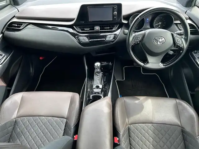 トヨタ Ｃ－ＨＲ G LEDエディション 静岡県 2017(平29)年 5.1万km シルバー エンジンスタートボタン/パワーステアリング/パワーウィンドウ/オートエアコン/スマートキー/スペアキー/クルーズコントロール/ETC/バックカメラ/純正ナビ（CD/DVD/BT/フルセグ）/純正ドライブレコーダー/純正フロアマット/純正アルミホイール/D席N席シートヒーター/ABS/コーナーセンサー前後/レーンキープアシスト/オートライト/オートマチックハイビーム/LEDヘッドライト/W＋サイドエアバック/カーテンエアバック/ドアバイザー