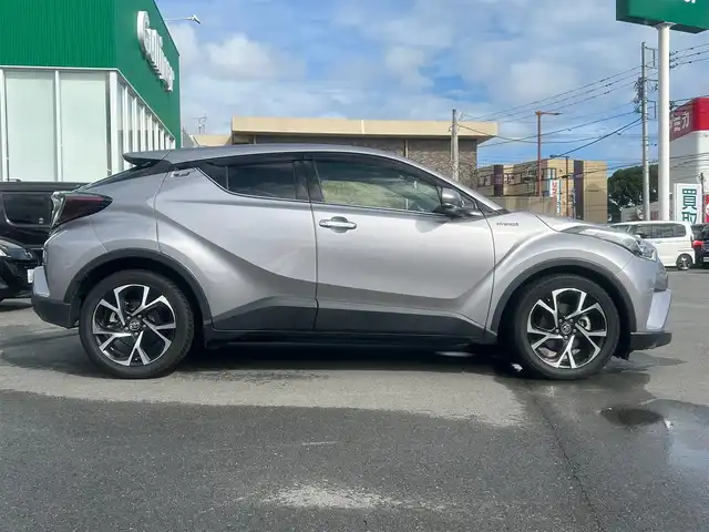 トヨタ Ｃ－ＨＲ G LEDエディション 静岡県 2017(平29)年 5.1万km シルバー エンジンスタートボタン/パワーステアリング/パワーウィンドウ/オートエアコン/スマートキー/スペアキー/クルーズコントロール/ETC/バックカメラ/純正ナビ（CD/DVD/BT/フルセグ）/純正ドライブレコーダー/純正フロアマット/純正アルミホイール/D席N席シートヒーター/ABS/コーナーセンサー前後/レーンキープアシスト/オートライト/オートマチックハイビーム/LEDヘッドライト/W＋サイドエアバック/カーテンエアバック/ドアバイザー