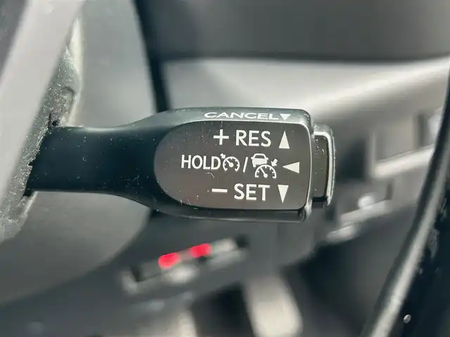 トヨタ Ｃ－ＨＲ G LEDエディション 静岡県 2017(平29)年 5.1万km シルバー エンジンスタートボタン/パワーステアリング/パワーウィンドウ/オートエアコン/スマートキー/スペアキー/クルーズコントロール/ETC/バックカメラ/純正ナビ（CD/DVD/BT/フルセグ）/純正ドライブレコーダー/純正フロアマット/純正アルミホイール/D席N席シートヒーター/ABS/コーナーセンサー前後/レーンキープアシスト/オートライト/オートマチックハイビーム/LEDヘッドライト/W＋サイドエアバック/カーテンエアバック/ドアバイザー