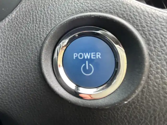 トヨタ Ｃ－ＨＲ G LEDエディション 静岡県 2017(平29)年 5.1万km シルバー エンジンスタートボタン/パワーステアリング/パワーウィンドウ/オートエアコン/スマートキー/スペアキー/クルーズコントロール/ETC/バックカメラ/純正ナビ（CD/DVD/BT/フルセグ）/純正ドライブレコーダー/純正フロアマット/純正アルミホイール/D席N席シートヒーター/ABS/コーナーセンサー前後/レーンキープアシスト/オートライト/オートマチックハイビーム/LEDヘッドライト/W＋サイドエアバック/カーテンエアバック/ドアバイザー