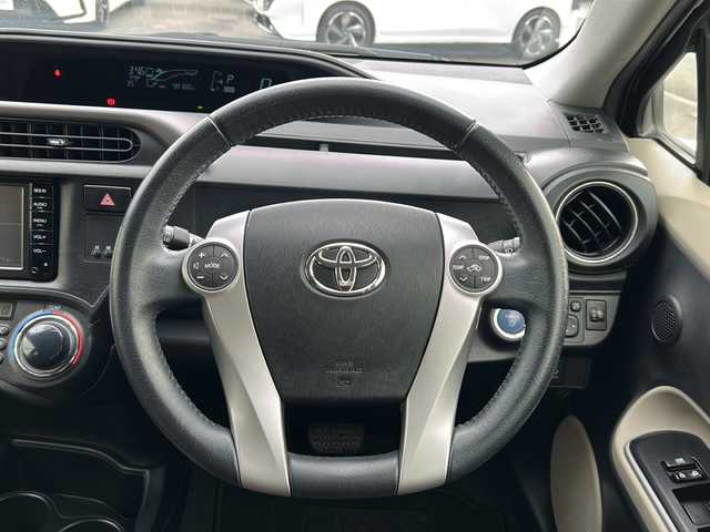 トヨタ アクア G 静岡県 2014(平26)年 4.9万km ディープアメジストマイカメタリック 純正ナビ/ワンセグTV/純正CD/Bluetooth/バックカメラ/オートライト/スマートキー/スペアキー/純正15インチAW