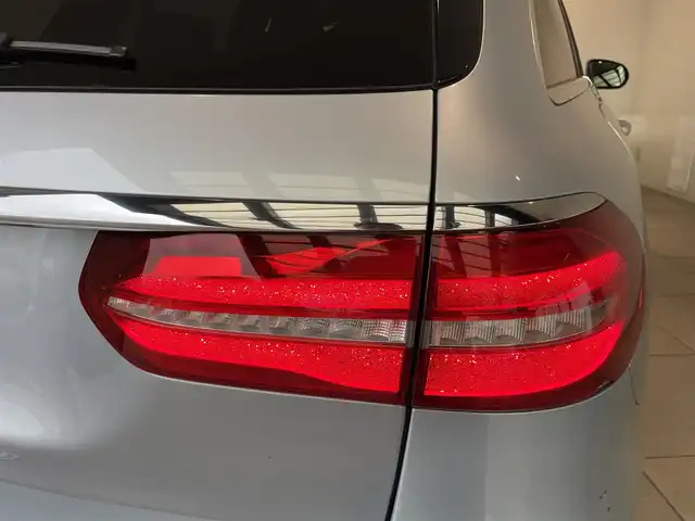 メルセデス・ベンツ Ｅ２５０ SW AVG スポーツ 本革 愛知県 2017(平29)年 6.4万km ダイヤモンドシルバー ＡＭＧラインＰＫＧ　/レザーＥＸＣ　/ＨＵＤ　/Ｂｕｒｍｅｓｔｅｒサウンド　/ＣＯＭＭＡＮＤナビ　/Ｂｌｕｅｔｏｏｔｈ　/フルセグＴＶ　/３６０度カメラ/ＡＣＣ　/ＬＫＡ　/ＬＤＷ　/ＢＳＭ　/ＥＴＣ　/アンビエントライト/パワーバックドア/プッシュスタート/アイドリングストップ/ウィンカーミラー