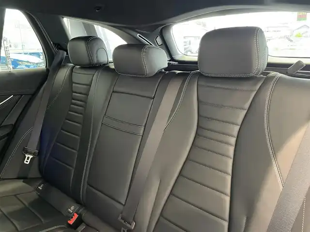 メルセデス・ベンツ Ｅ２５０ SW AVG スポーツ 本革 愛知県 2017(平29)年 6.4万km ダイヤモンドシルバー ＡＭＧラインＰＫＧ　/レザーＥＸＣ　/ＨＵＤ　/Ｂｕｒｍｅｓｔｅｒサウンド　/ＣＯＭＭＡＮＤナビ　/Ｂｌｕｅｔｏｏｔｈ　/フルセグＴＶ　/３６０度カメラ/ＡＣＣ　/ＬＫＡ　/ＬＤＷ　/ＢＳＭ　/ＥＴＣ　/アンビエントライト/パワーバックドア/プッシュスタート/アイドリングストップ/ウィンカーミラー