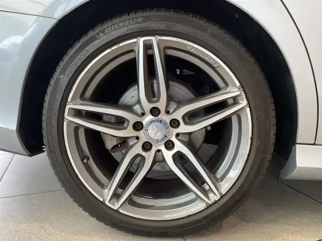 メルセデス・ベンツ Ｅ２５０ SW AVG スポーツ 本革 愛知県 2017(平29)年 6.4万km ダイヤモンドシルバー ＡＭＧラインＰＫＧ　/レザーＥＸＣ　/ＨＵＤ　/Ｂｕｒｍｅｓｔｅｒサウンド　/ＣＯＭＭＡＮＤナビ　/Ｂｌｕｅｔｏｏｔｈ　/フルセグＴＶ　/３６０度カメラ/ＡＣＣ　/ＬＫＡ　/ＬＤＷ　/ＢＳＭ　/ＥＴＣ　/アンビエントライト/パワーバックドア/プッシュスタート/アイドリングストップ/ウィンカーミラー