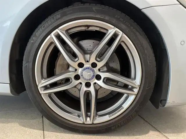 メルセデス・ベンツ Ｅ２５０ SW AVG スポーツ 本革 愛知県 2017(平29)年 6.4万km ダイヤモンドシルバー ＡＭＧラインＰＫＧ　/レザーＥＸＣ　/ＨＵＤ　/Ｂｕｒｍｅｓｔｅｒサウンド　/ＣＯＭＭＡＮＤナビ　/Ｂｌｕｅｔｏｏｔｈ　/フルセグＴＶ　/３６０度カメラ/ＡＣＣ　/ＬＫＡ　/ＬＤＷ　/ＢＳＭ　/ＥＴＣ　/アンビエントライト/パワーバックドア/プッシュスタート/アイドリングストップ/ウィンカーミラー