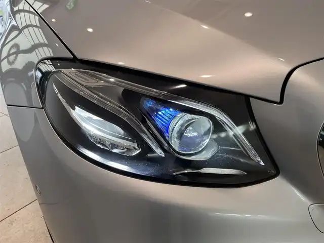 メルセデス・ベンツ Ｅ２５０ SW AVG スポーツ 本革 愛知県 2017(平29)年 6.4万km ダイヤモンドシルバー ＡＭＧラインＰＫＧ　/レザーＥＸＣ　/ＨＵＤ　/Ｂｕｒｍｅｓｔｅｒサウンド　/ＣＯＭＭＡＮＤナビ　/Ｂｌｕｅｔｏｏｔｈ　/フルセグＴＶ　/３６０度カメラ/ＡＣＣ　/ＬＫＡ　/ＬＤＷ　/ＢＳＭ　/ＥＴＣ　/アンビエントライト/パワーバックドア/プッシュスタート/アイドリングストップ/ウィンカーミラー