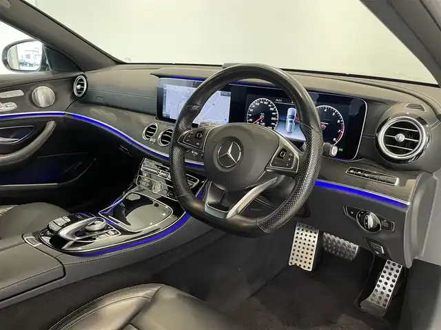 メルセデス・ベンツ Ｅ２５０ SW AVG スポーツ 本革 愛知県 2017(平29)年 6.4万km ダイヤモンドシルバー ＡＭＧラインＰＫＧ　/レザーＥＸＣ　/ＨＵＤ　/Ｂｕｒｍｅｓｔｅｒサウンド　/ＣＯＭＭＡＮＤナビ　/Ｂｌｕｅｔｏｏｔｈ　/フルセグＴＶ　/３６０度カメラ/ＡＣＣ　/ＬＫＡ　/ＬＤＷ　/ＢＳＭ　/ＥＴＣ　/アンビエントライト/パワーバックドア/プッシュスタート/アイドリングストップ/ウィンカーミラー