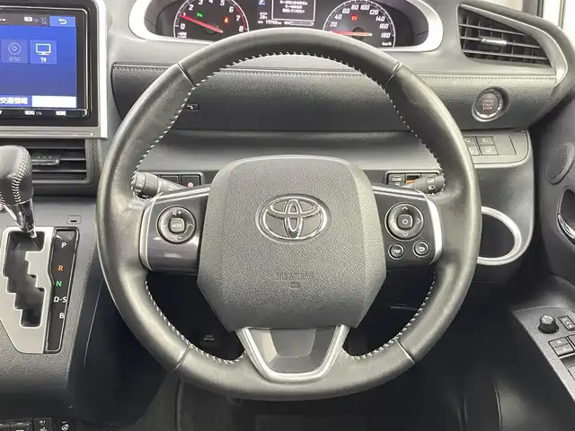 トヨタ シエンタ G 千葉県 2021(令3)年 2万km ホワイトパールクリスタルシャイン トヨタセーフティセンス/・プリクラッシュセーフティ/・レーンディパーチャーアラート/・クリアランスソナー/・先行車発進お知らせ/純正9インチSDナビ/CD MSV BT フルセグ/全方位カメラ/両側パワースライドドア/LEDオートライト/前席シートヒーター/ステアリングヒーター/革巻きステアリング/ステアリングスイッチ/ドアバイザー/純正フロアマット/プッシュスタート/スマートキー/ビルトインETC