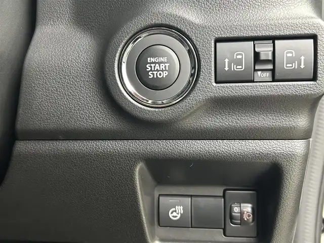 スズキ スペーシア カスタム HYBRID XS 大阪府 2024(令6)年 0.3万km ピュアホワイトP 禁煙車/スズキセーフティサポート/・デュアルセンサーブレーキサポート/・誤発進抑制機能/・車線逸脱警報/・アダプティブクルーズコントロール/・ブラインドスポットモニタリング/・リアビューカメラ/両側パワースライドドア/スズキコネクトナビ/アラウンドビューモニター/LEDオートライト/ハーフレザーシート/シートヒーター/純正15インチアルミホイール/アイドリングストップ/USBポート/プッシュスタート/スマートキー