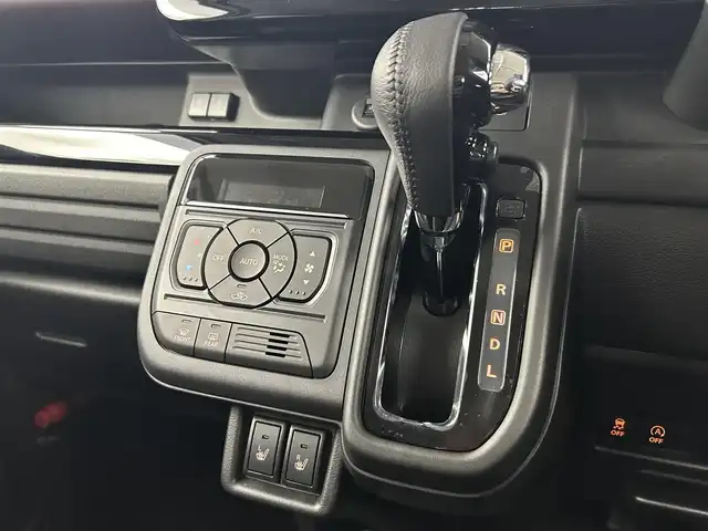 スズキ スペーシア カスタム HYBRID XS 大阪府 2024(令6)年 0.3万km ピュアホワイトP 禁煙車/スズキセーフティサポート/・デュアルセンサーブレーキサポート/・誤発進抑制機能/・車線逸脱警報/・アダプティブクルーズコントロール/・ブラインドスポットモニタリング/・リアビューカメラ/両側パワースライドドア/スズキコネクトナビ/アラウンドビューモニター/LEDオートライト/ハーフレザーシート/シートヒーター/純正15インチアルミホイール/アイドリングストップ/USBポート/プッシュスタート/スマートキー