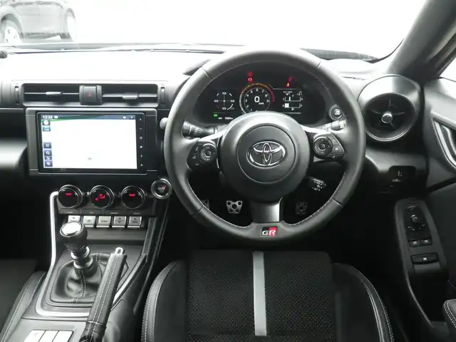 トヨタ ＧＲ８６ RZ 神奈川県 2023(令5)年 0.8万km マグネタイトグレーメタリック 6速MT/アイサイトコアテクノロジー/・プリクラッシュセーフティ/・車線逸脱警報/・ふらつき警報/・先行車発進お知らせ機能/・追従機能付クルーズコントロール/・クリアランスソナー/ワンオーナー/登録時7652km/純正9インチナビ　フルセグTV/（Bluetooth/DVD再生可/HDMI/USB/SD/レコーダーリンク）/バックカメラ/後側方警戒支援システム/GRドアスタビライザー/GRエアロスタビライングカバー/ドアミラーオートシステム/ハーフレザーシート/シートヒーター/LEDヘッドランプ/ハイビームアシスト/純正ドライブレコーダー/純正LEDルームランプ/純正2.0ETC/スマートキーx2/取説書/保証書/点検記録（全てトヨタディーラーで実施）/　R6/11  R7/10