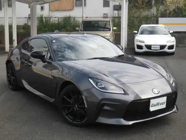 トヨタ ＧＲ８６ RZ 神奈川県 2023(令5)年 0.8万km マグネタイトグレーメタリック 6速MT/アイサイトコアテクノロジー/・プリクラッシュセーフティ/・車線逸脱警報/・ふらつき警報/・先行車発進お知らせ機能/・追従機能付クルーズコントロール/・クリアランスソナー/ワンオーナー/登録時7652km/純正9インチナビ　フルセグTV/（Bluetooth/DVD再生可/HDMI/USB/SD/レコーダーリンク）/バックカメラ/後側方警戒支援システム/GRドアスタビライザー/GRエアロスタビライングカバー/ドアミラーオートシステム/ハーフレザーシート/シートヒーター/LEDヘッドランプ/ハイビームアシスト/純正ドライブレコーダー/純正LEDルームランプ/純正2.0ETC/スマートキーx2/取説書/保証書/点検記録（全てトヨタディーラーで実施）/　R6/11  R7/10