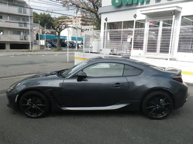 トヨタ ＧＲ８６ RZ 神奈川県 2023(令5)年 0.8万km マグネタイトグレーメタリック 6速MT/アイサイトコアテクノロジー/・プリクラッシュセーフティ/・車線逸脱警報/・ふらつき警報/・先行車発進お知らせ機能/・追従機能付クルーズコントロール/・クリアランスソナー/ワンオーナー/登録時7652km/純正9インチナビ　フルセグTV/（Bluetooth/DVD再生可/HDMI/USB/SD/レコーダーリンク）/バックカメラ/後側方警戒支援システム/GRドアスタビライザー/GRエアロスタビライングカバー/ドアミラーオートシステム/ハーフレザーシート/シートヒーター/LEDヘッドランプ/ハイビームアシスト/純正ドライブレコーダー/純正LEDルームランプ/純正2.0ETC/スマートキーx2/取説書/保証書/点検記録（全てトヨタディーラーで実施）/　R6/11  R7/10