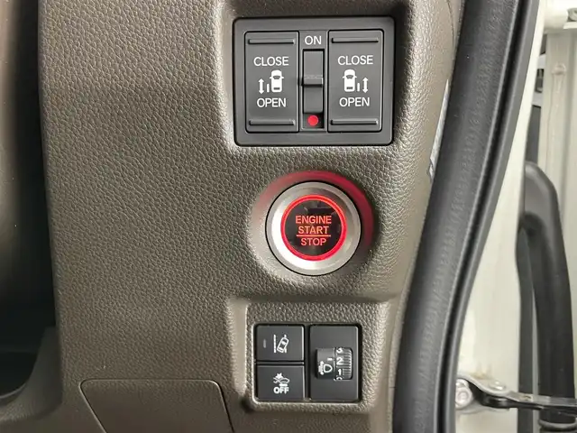 ホンダ Ｎ ＢＯＸ L 愛知県 2022(令4)年 2.1万km プラチナホワイトパール 純正ナビ　バックカメラ　シートヒーター　前後ドラレコ　ＥＴＣ　両側パワスラ　ホンダセンシング　衝突軽減　追従クルコン　電動パーキング　ＬＥＤオートライト　リヤパーキングセンサー　純正フロアマット　禁煙