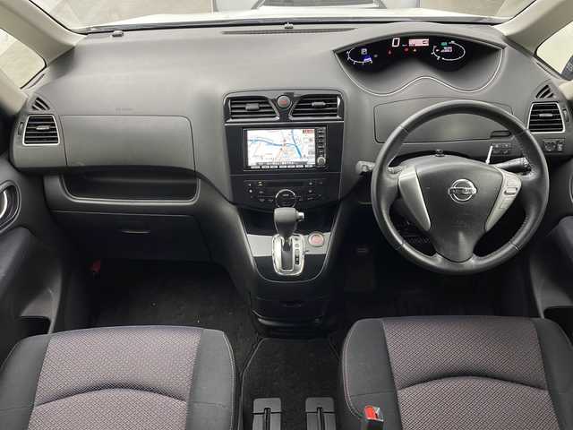 日産 セレナ ハイウェイスター Jパッケージ 兵庫県 2011(平23)年 7.6万km ブリリアントホワイトパール ・純正ナビ/CD/DVD/TV/HDD/Bluetooth/USB/・バックカメラ/・ビルトインETC/・クルーズコントロール/・両側パワースライドドア/・デュアルエアコン/・HIDヘッドライト/・オートライト/・フォグランプ/・スマートキー/・ウインカー付きドアミラー