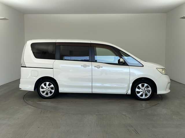 日産 セレナ ハイウェイスター Jパッケージ 兵庫県 2011(平23)年 7.6万km ブリリアントホワイトパール ・純正ナビ/CD/DVD/TV/HDD/Bluetooth/USB/・バックカメラ/・ビルトインETC/・クルーズコントロール/・両側パワースライドドア/・デュアルエアコン/・HIDヘッドライト/・オートライト/・フォグランプ/・スマートキー/・ウインカー付きドアミラー