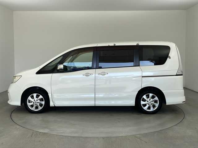 日産 セレナ ハイウェイスター Jパッケージ 兵庫県 2011(平23)年 7.6万km ブリリアントホワイトパール ・純正ナビ/CD/DVD/TV/HDD/Bluetooth/USB/・バックカメラ/・ビルトインETC/・クルーズコントロール/・両側パワースライドドア/・デュアルエアコン/・HIDヘッドライト/・オートライト/・フォグランプ/・スマートキー/・ウインカー付きドアミラー