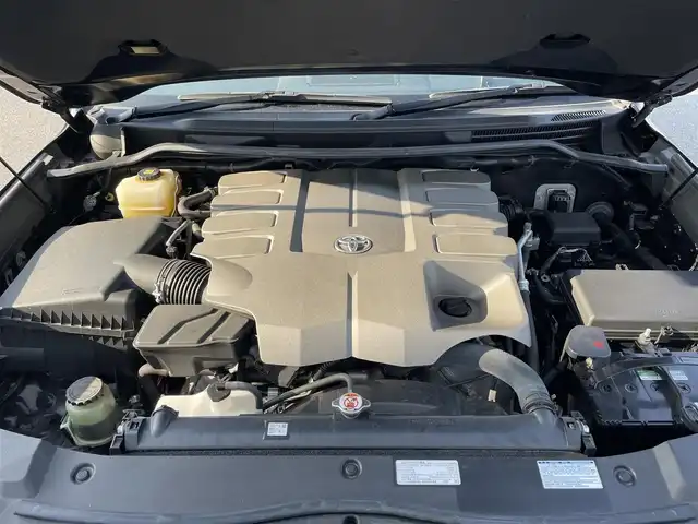 トヨタ ランドクルーザー ZX 滋賀県 2019(令1)年 2.2万km ブラック 純正SDナビ/(フルセグTV CD DVD Bluetooth USB)/サンルーフ/センターコンソールクーラーBOX/全方位カメラ/後席モニター×２(ヘッドレスト着用)/トヨタセーフティセンス/・衝突軽減ブレーキ/・車線逸脱警報/・オートハイビーム/・レーダークルーズコントロール/レザーシート/シートヒーター・ベンチレーション/パワーシート/電動格納サードシート/パワーバックドア/ウッドコンビステアリング/ステアリングリモコン/プッシュスタート/スマートキー/ドライブレコーダー/ETC2.0/電動格納ミラー/LEDヘッドライト/オートライト/純正フロアマット