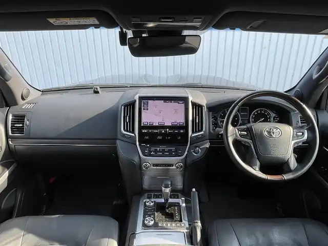 トヨタ ランドクルーザー ZX 滋賀県 2019(令1)年 2.2万km ブラック 純正SDナビ/(フルセグTV CD DVD Bluetooth USB)/サンルーフ/センターコンソールクーラーBOX/全方位カメラ/後席モニター×２(ヘッドレスト着用)/トヨタセーフティセンス/・衝突軽減ブレーキ/・車線逸脱警報/・オートハイビーム/・レーダークルーズコントロール/レザーシート/シートヒーター・ベンチレーション/パワーシート/電動格納サードシート/パワーバックドア/ウッドコンビステアリング/ステアリングリモコン/プッシュスタート/スマートキー/ドライブレコーダー/ETC2.0/電動格納ミラー/LEDヘッドライト/オートライト/純正フロアマット