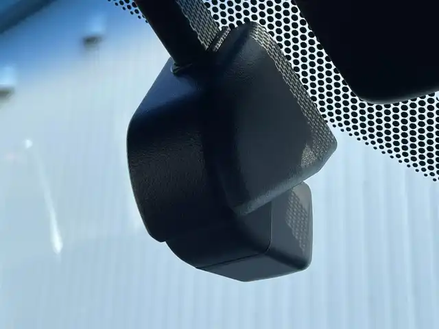 トヨタ ランドクルーザー ZX 滋賀県 2019(令1)年 2.2万km ブラック 純正SDナビ/(フルセグTV CD DVD Bluetooth USB)/サンルーフ/センターコンソールクーラーBOX/全方位カメラ/後席モニター×２(ヘッドレスト着用)/トヨタセーフティセンス/・衝突軽減ブレーキ/・車線逸脱警報/・オートハイビーム/・レーダークルーズコントロール/レザーシート/シートヒーター・ベンチレーション/パワーシート/電動格納サードシート/パワーバックドア/ウッドコンビステアリング/ステアリングリモコン/プッシュスタート/スマートキー/ドライブレコーダー/ETC2.0/電動格納ミラー/LEDヘッドライト/オートライト/純正フロアマット