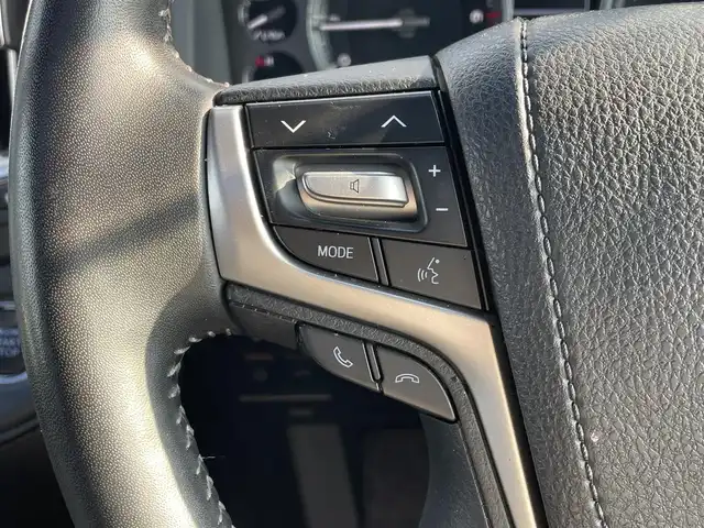 トヨタ ランドクルーザー ZX 滋賀県 2019(令1)年 2.2万km ブラック 純正SDナビ/(フルセグTV CD DVD Bluetooth USB)/サンルーフ/センターコンソールクーラーBOX/全方位カメラ/後席モニター×２(ヘッドレスト着用)/トヨタセーフティセンス/・衝突軽減ブレーキ/・車線逸脱警報/・オートハイビーム/・レーダークルーズコントロール/レザーシート/シートヒーター・ベンチレーション/パワーシート/電動格納サードシート/パワーバックドア/ウッドコンビステアリング/ステアリングリモコン/プッシュスタート/スマートキー/ドライブレコーダー/ETC2.0/電動格納ミラー/LEDヘッドライト/オートライト/純正フロアマット