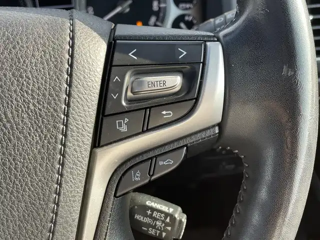トヨタ ランドクルーザー ZX 滋賀県 2019(令1)年 2.2万km ブラック 純正SDナビ/(フルセグTV CD DVD Bluetooth USB)/サンルーフ/センターコンソールクーラーBOX/全方位カメラ/後席モニター×２(ヘッドレスト着用)/トヨタセーフティセンス/・衝突軽減ブレーキ/・車線逸脱警報/・オートハイビーム/・レーダークルーズコントロール/レザーシート/シートヒーター・ベンチレーション/パワーシート/電動格納サードシート/パワーバックドア/ウッドコンビステアリング/ステアリングリモコン/プッシュスタート/スマートキー/ドライブレコーダー/ETC2.0/電動格納ミラー/LEDヘッドライト/オートライト/純正フロアマット